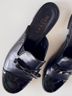 SESTO MEUCCI Women’s Black Patent Leather Mules w Bow